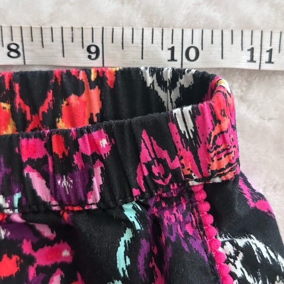 Gymboree Girl’s Black and Pink 3” Elastic Waist Ikat Shorts Size 7 - Picture 5 of 5